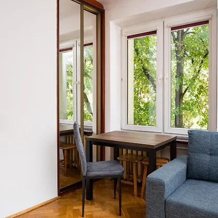 Metro Raclawicka Snug Apartment